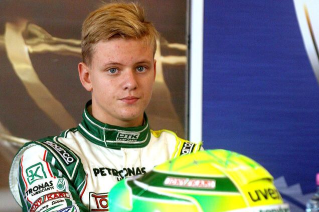 Сын Шумахера дебютировал за рулем Формулы-4