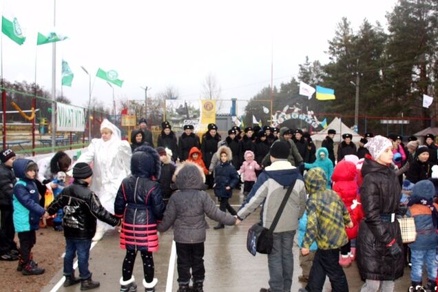 Українська Партія 'Зелена планета' привітала дітей із зон ескалації конфлікту з Днем Святого Миколая