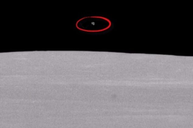 Над Луной засняли треугольный НЛО