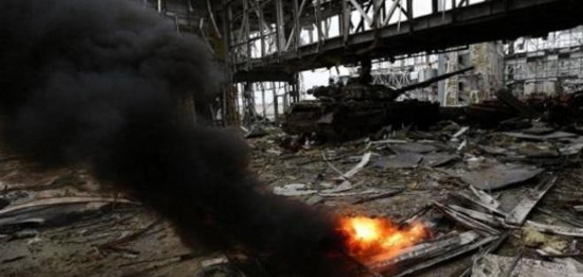 Террористы дважды за день обстреляли аэропорт Донецка