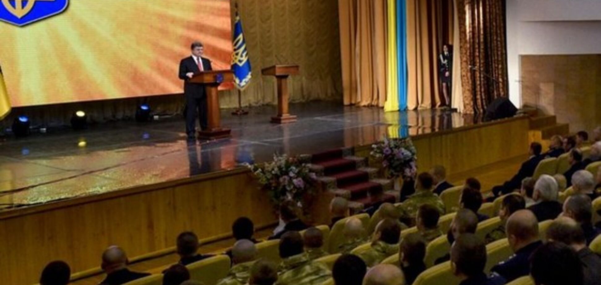 Порошенко пообещал обеспечить экономический рост в Украине с 2016 года