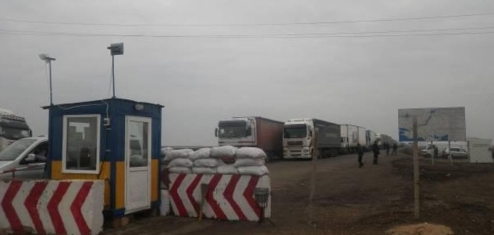 На границе с Крымом пробка из 1000 авто и их количество увеличивается