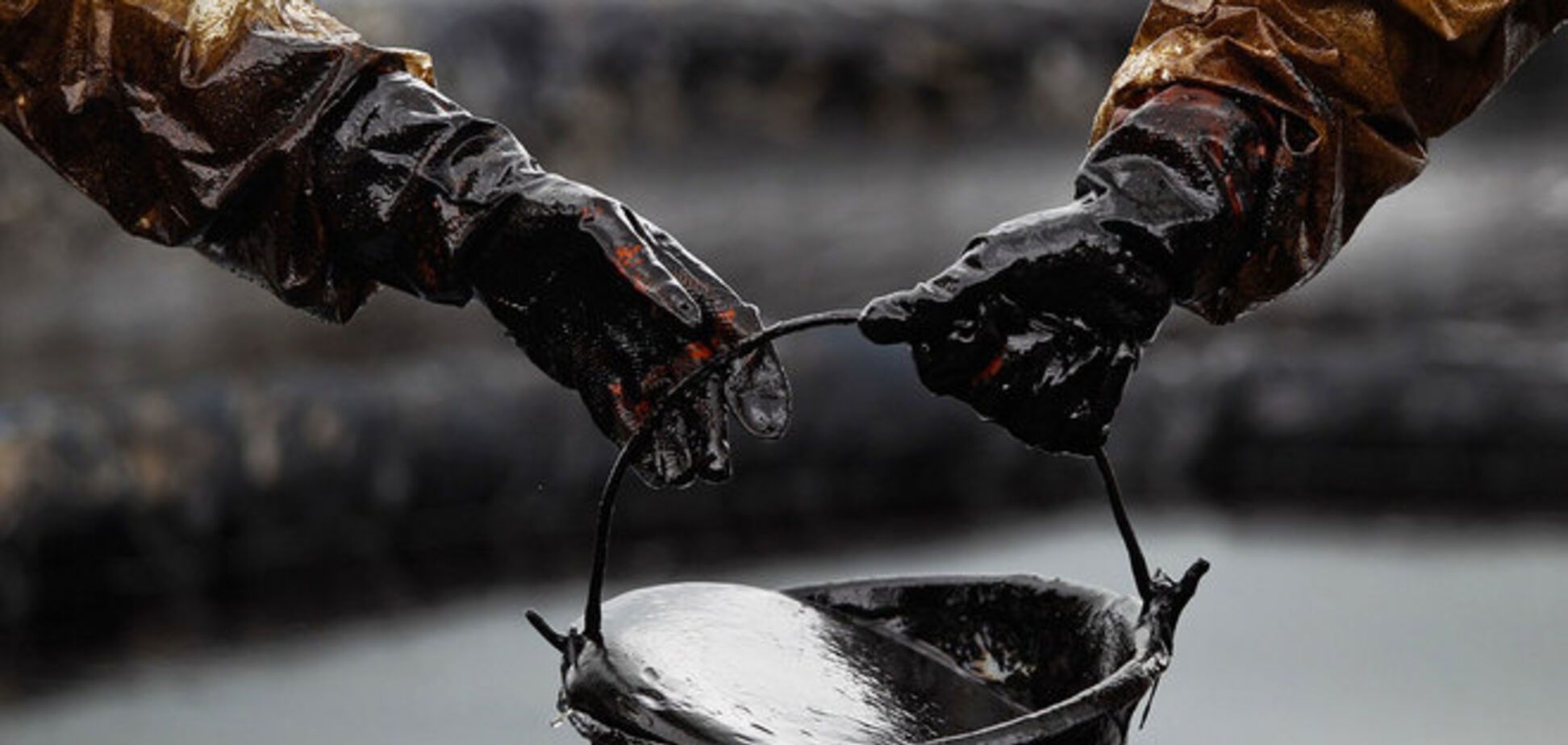 Цена на нефть упадет до $50 в начале следующего года - аналитик