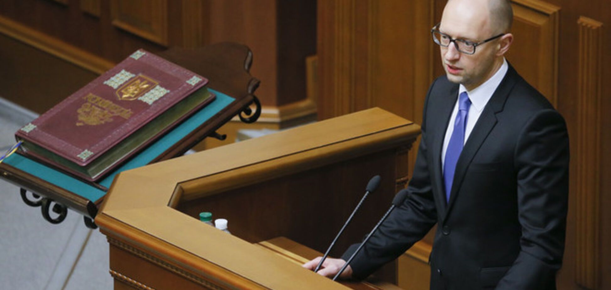 Рада досрочно прекратила полномочия депутата Яценюка