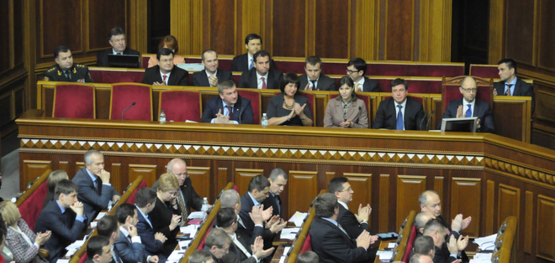 Рада сформировала новое правительство из вчерашних иностранцев и 'выживших камикадзе'