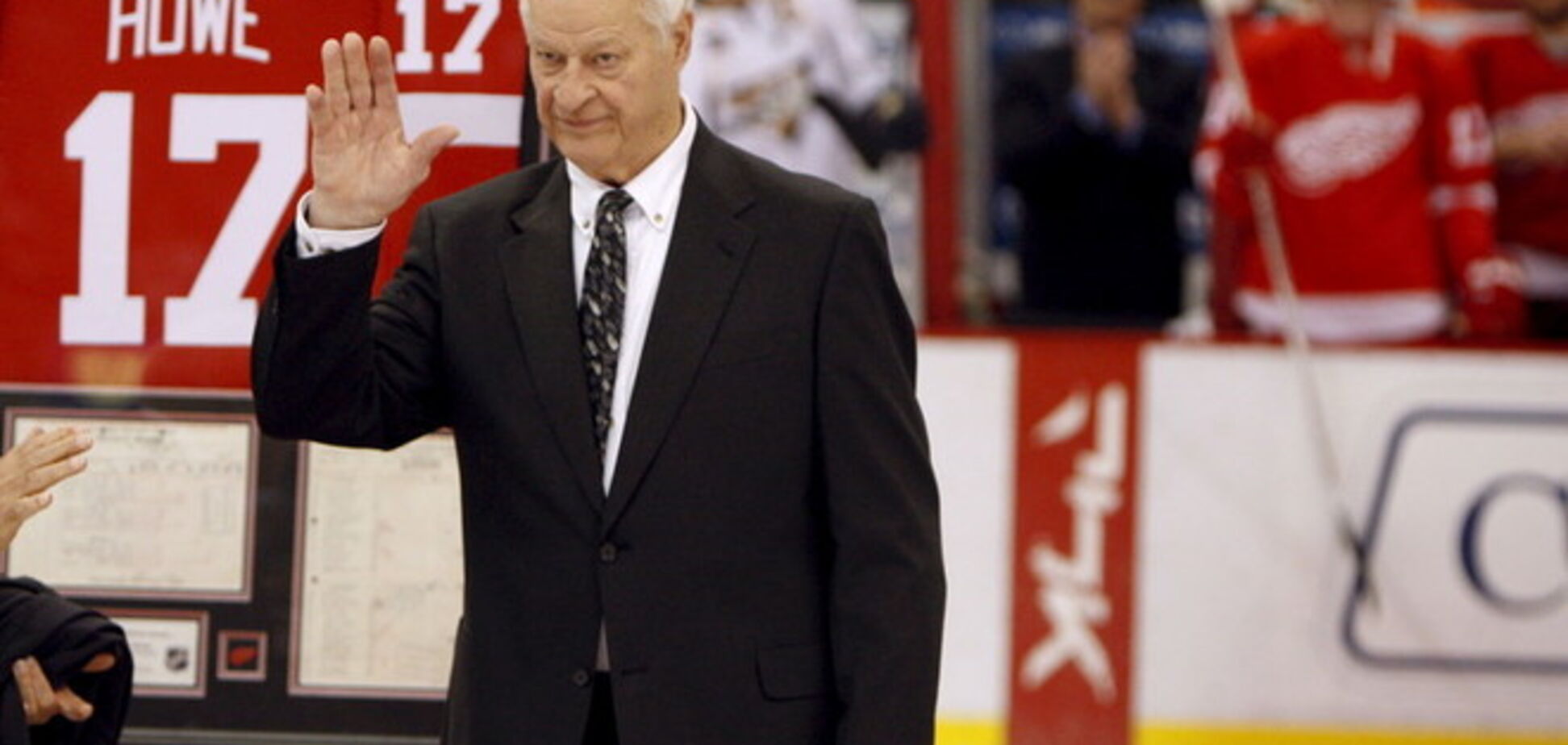 Легендарный хоккеист НХЛ остается в тяжелом состоянии в реанимации