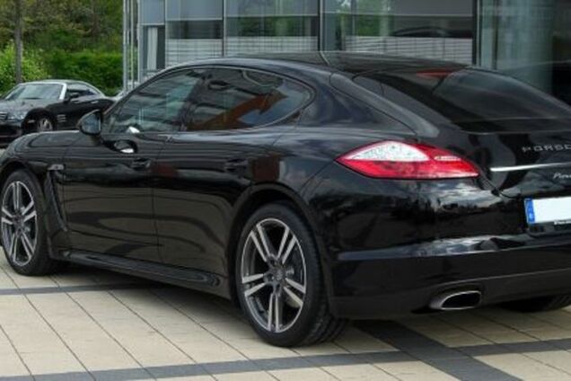 В Киеве угонщики 'эвакуировали' элитный Porsche