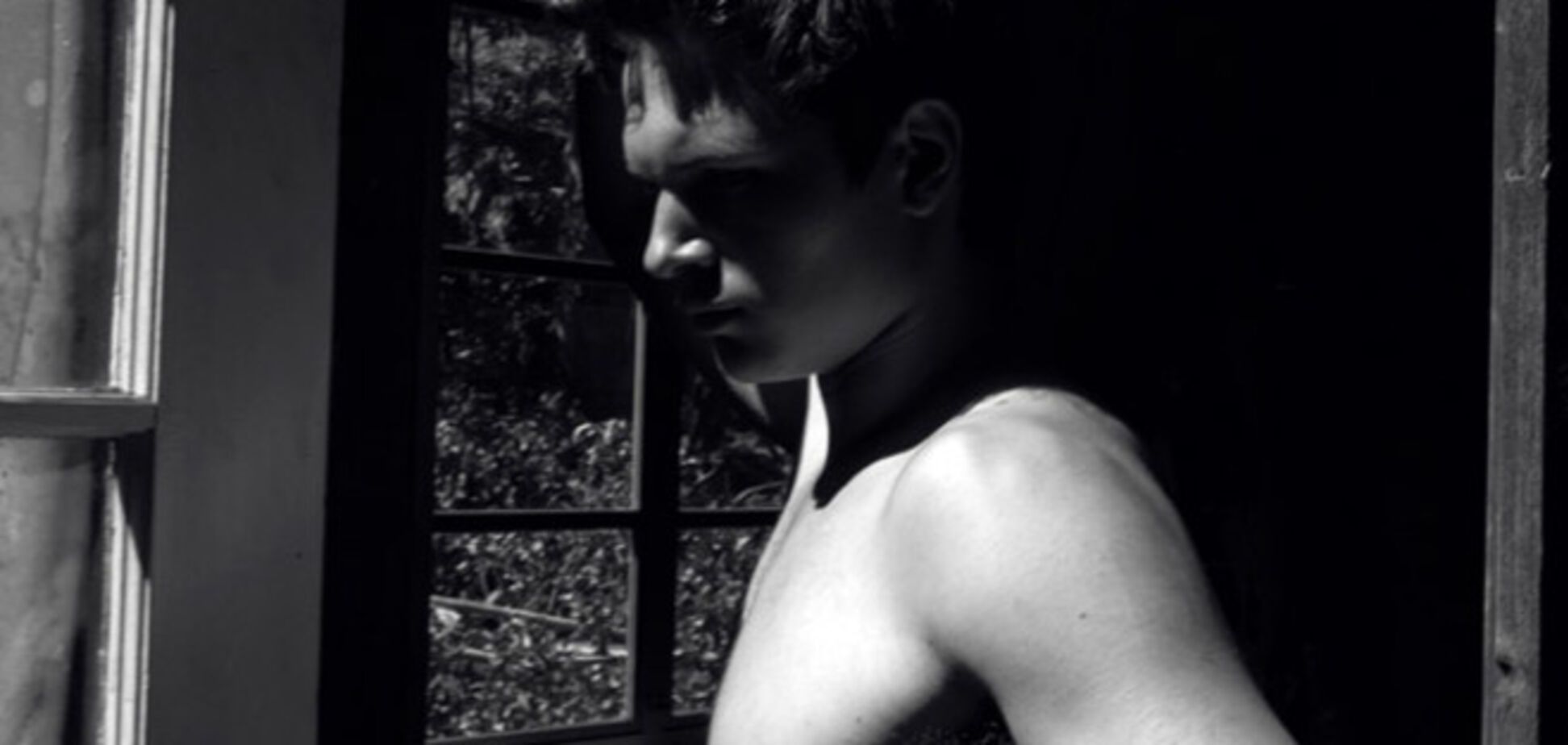 Звезда 'Дивергента' топлесс для журнала Hero