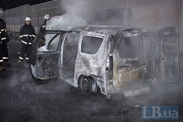 Под Киевом на дороге сгорел автомобиль