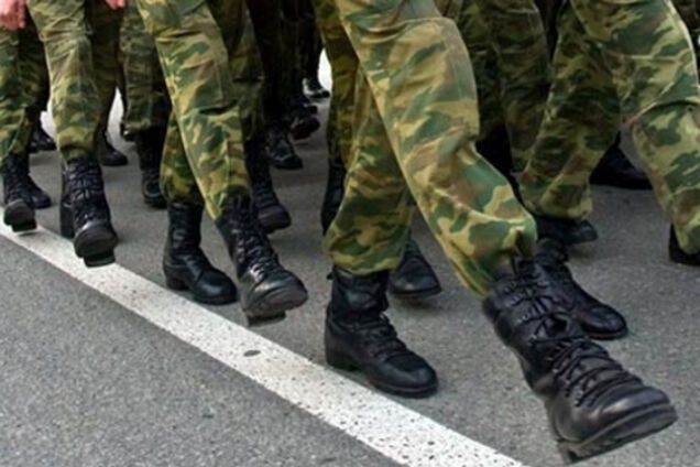 Порошенко пообещал не отправлять солдат-срочников в зону АТО