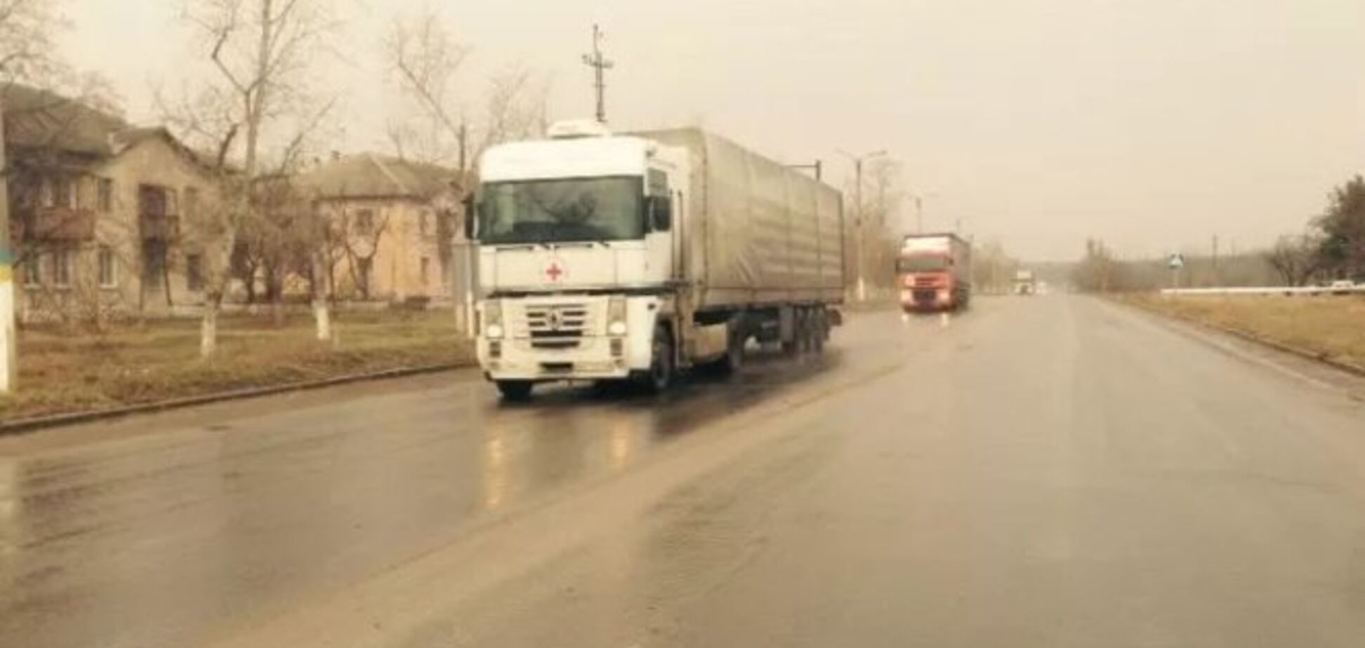 'Красный крест' везет помощь в Луганск. Фотофакт