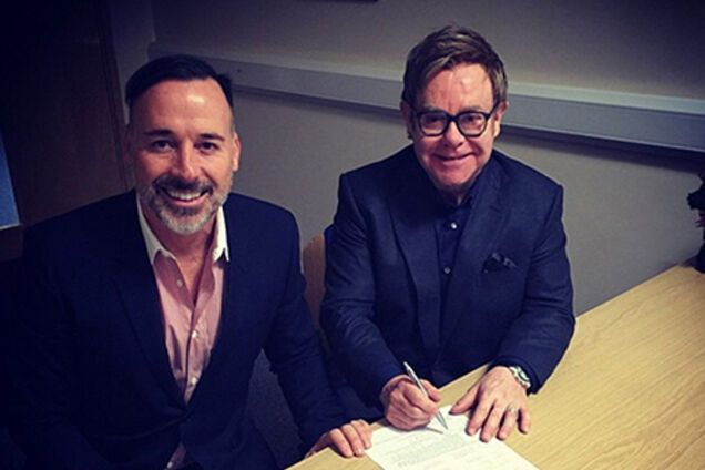 Сэр Элтон Джон вступил в брак со своим давним партнером