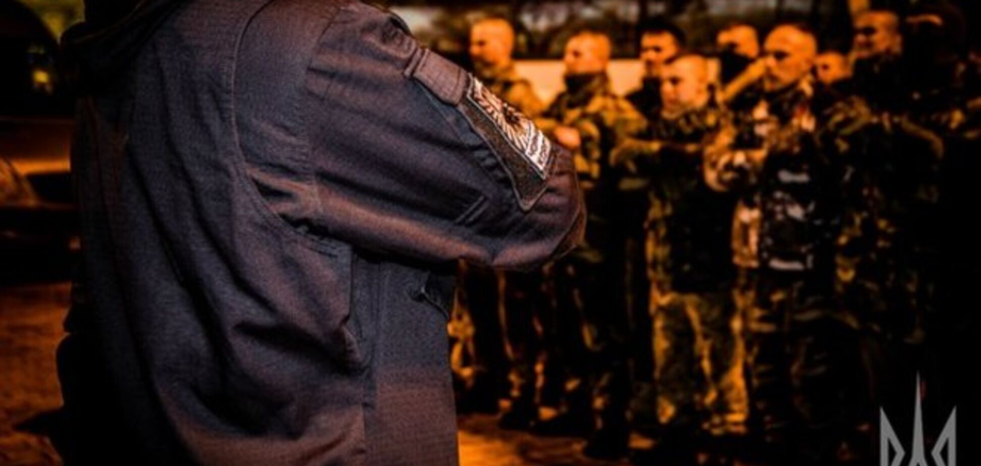Полк 'Азов' получил подкрепление: трогательные фото отправки героев в зону АТО