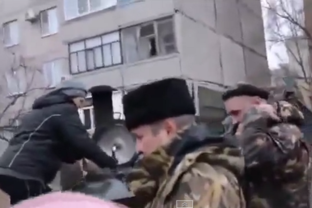 Спасибо, товарищ начальник, за кашу: видео как 'казаки' в Ровеньках бабушек кормили