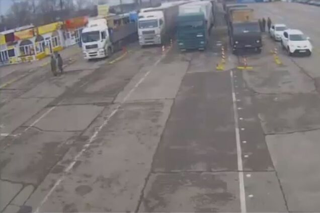 Хакеры показали перемещения российской военной техники в оккупированном Крыму. Видеофакт