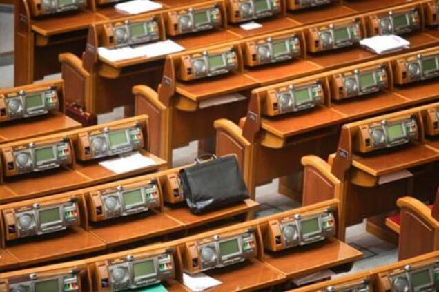 Во вторник Рада может отменить внеблоковый статус Украины