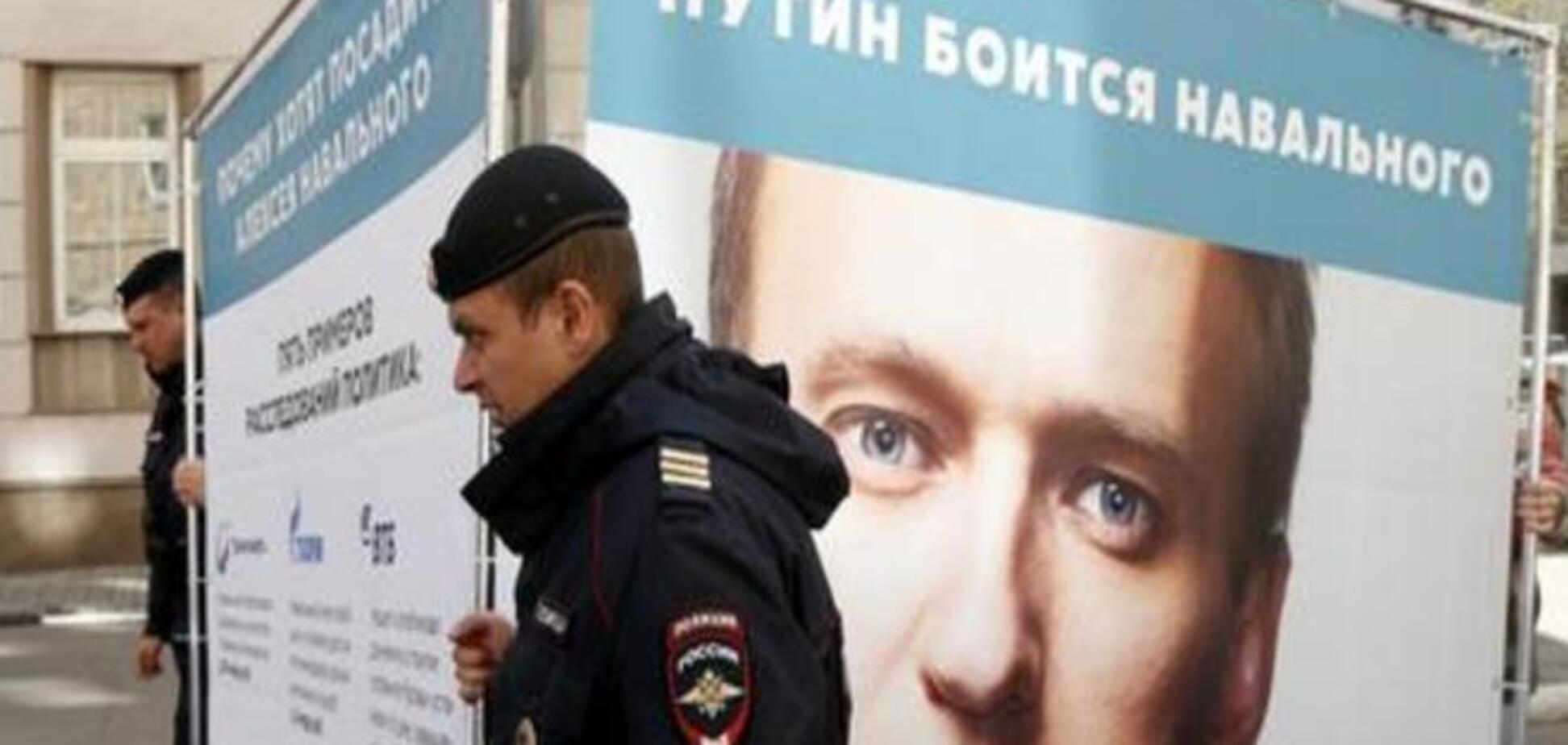 В погоне за красной кнопкой: Роскомнадзор против сторонников Навального