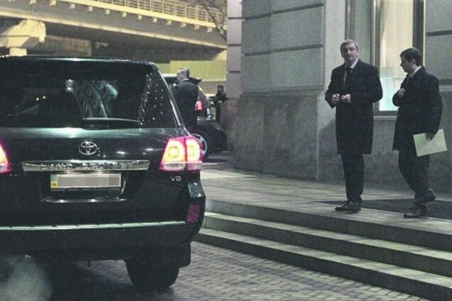 'Бедный' министр юстиции Петренко ездит на машине своих 'папередников': фотофакт