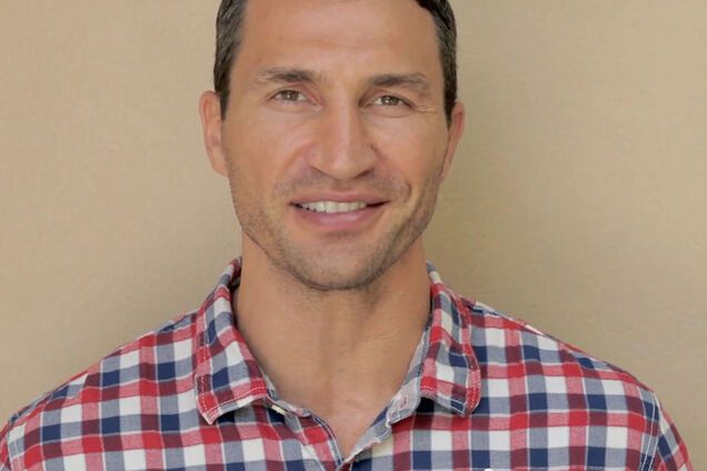 Кличко на четырех языках поздравил с Новогодними праздниками