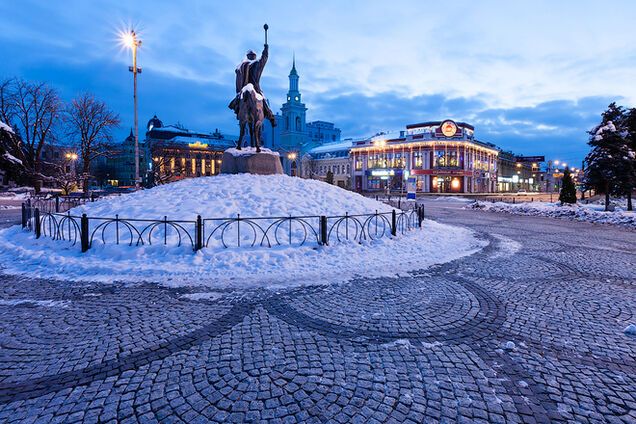 Контрактовую площадь в Киеве закрывают для проезда машин