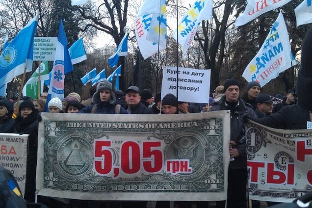 'Фінансовий Майдан' знову зібрався біля стін Ради: охорона парламенту посилена