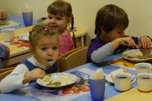 Киевляне заметили проблемы с питанием в детских садах