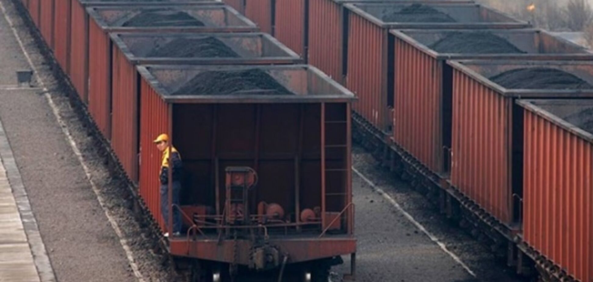 1 тыс. вагонов угля ждут разрешения на въезд в Украину