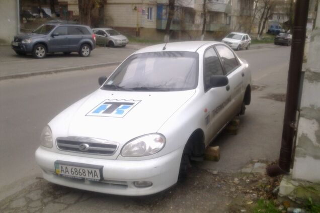 Киевляне боятся за свои авто: часто воруют колеса