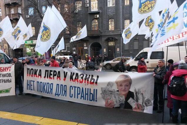 К Гонтаревой снова пришли гости, которые считают, что их 'просто кинули': опубликованы фото