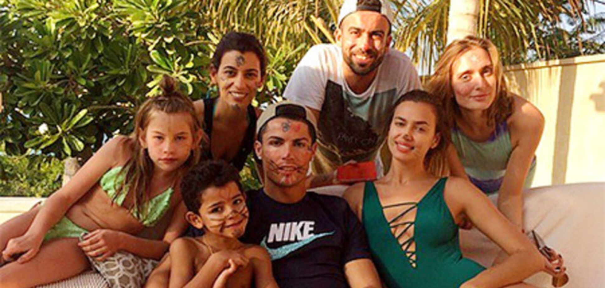 Славная семейка: Криштиану Роналду с сыном и Ириной Шейк на отдыхе в Дубае