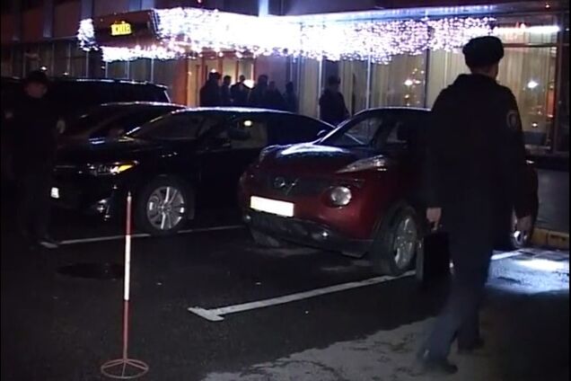 В Киеве бросили взрывчатку в Парубия. Опубликовано видео с места событий