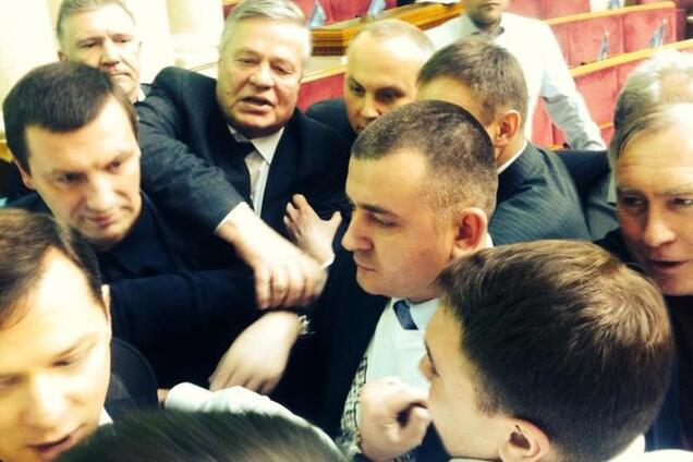 Ляшко и Шуфрич чуть не 'надрали друг другу рожи' в Раде: опубликованы видео и фото