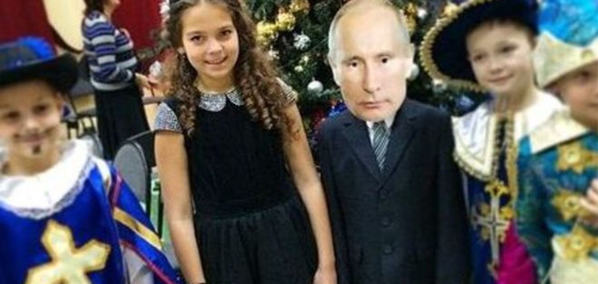 В России второклассник пришел на новогодний утренник в образе Путина  