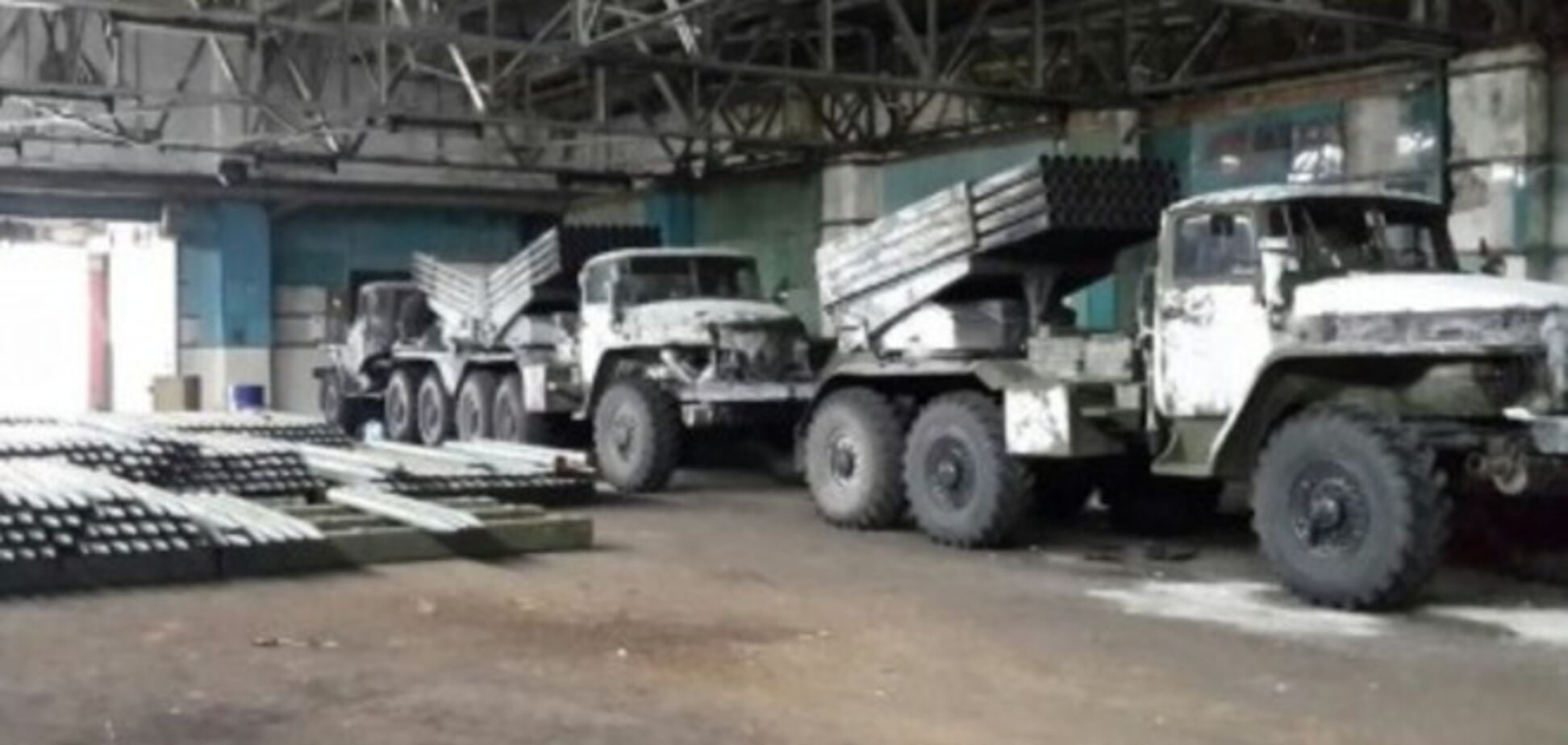 Террористы забили по завязку склад луганского завода российской военной техникой: фотофакт