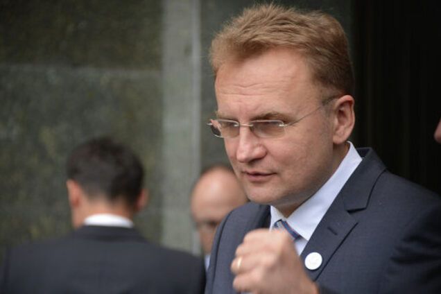 Из гранатомета обстреляли дом мэра Львова Садового: опубликованы фото