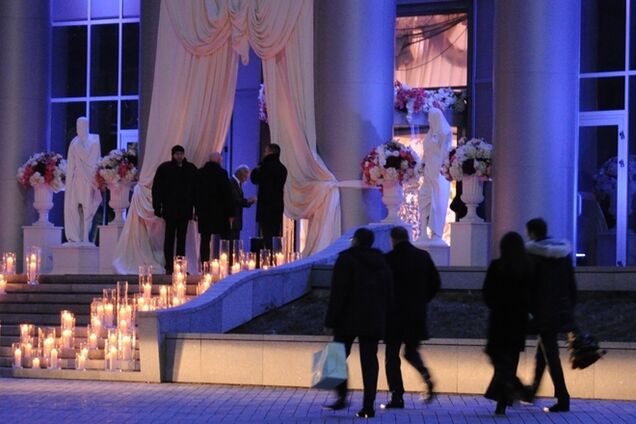 Свадьба дочери Тимошенко: паспортный контроль, фейковый кортеж и 'гроб' с подарками
