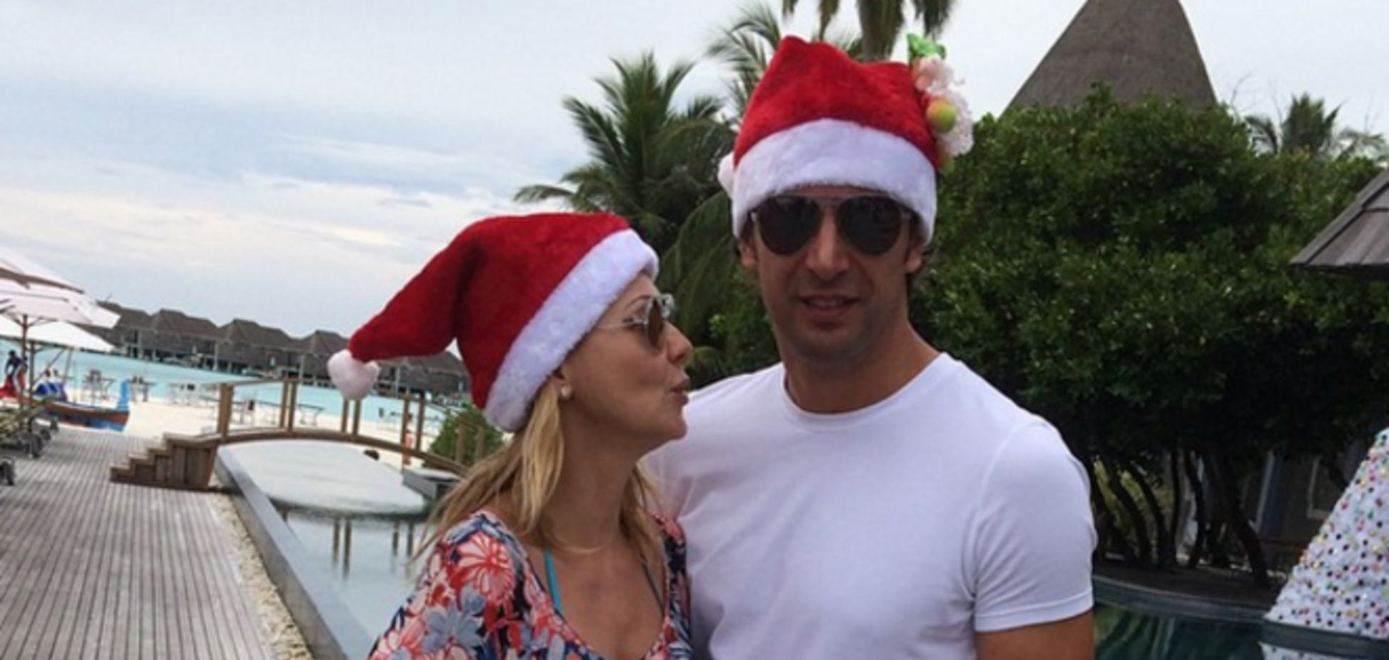 Шовковский также оделся Санта Клаусом на Мальдивах