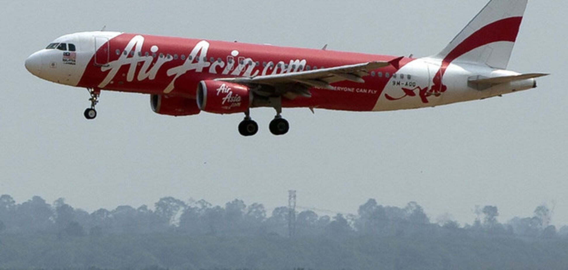 Еще один самолет AirAsia вынужденно приземлился