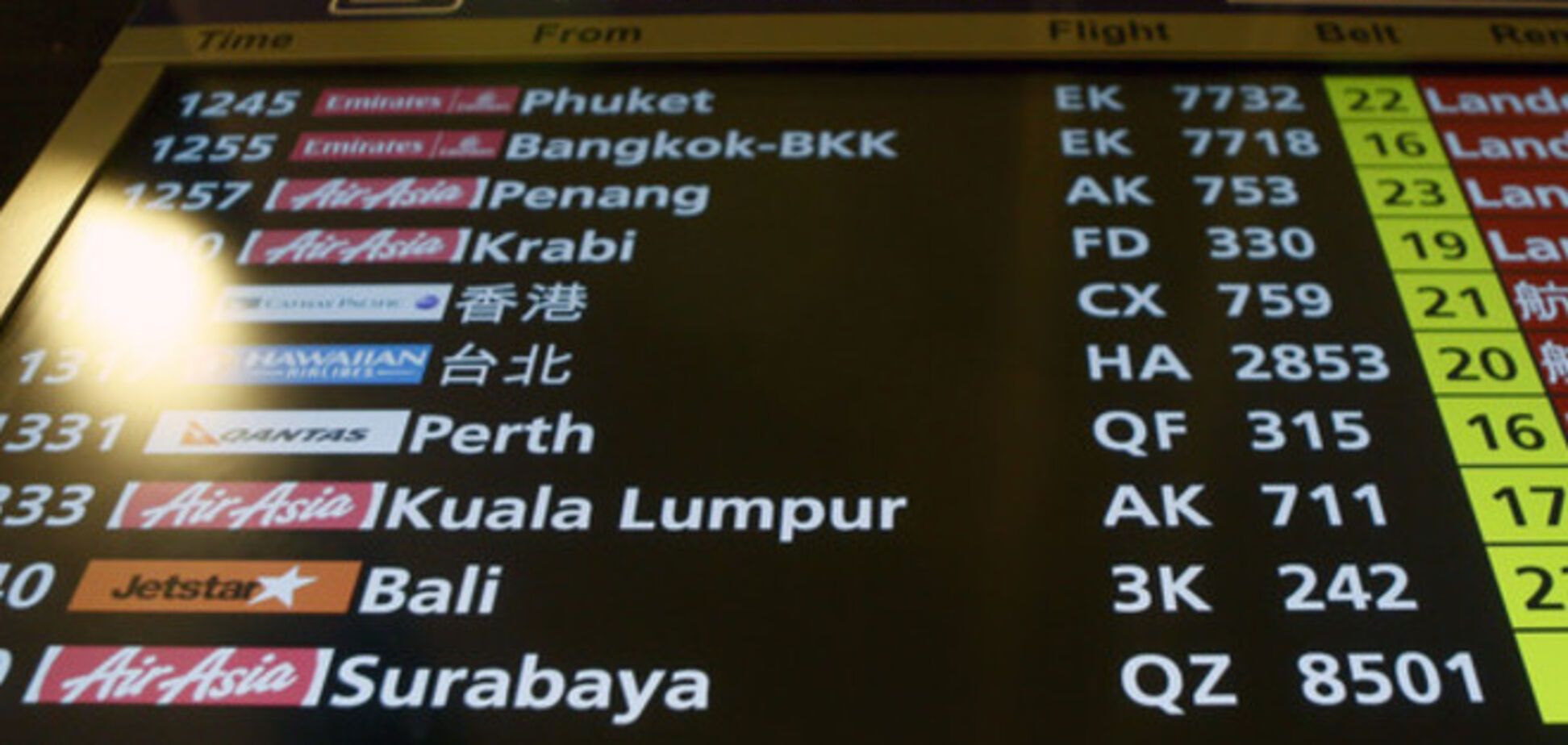 На рухнувший близ индонезийского острова самолет не попало 23 человека