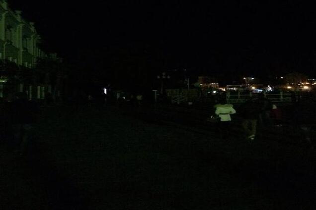 Крымнаш! Ялтинская набережная утонула во мраке: ночное фото