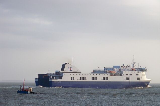 У берегов Греции горит паром: на борту 466 человек