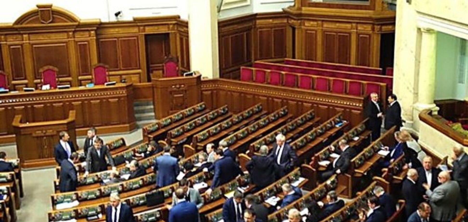 Рада вновь продлила перерыв: депутаты спорят, разойтись ли до утра