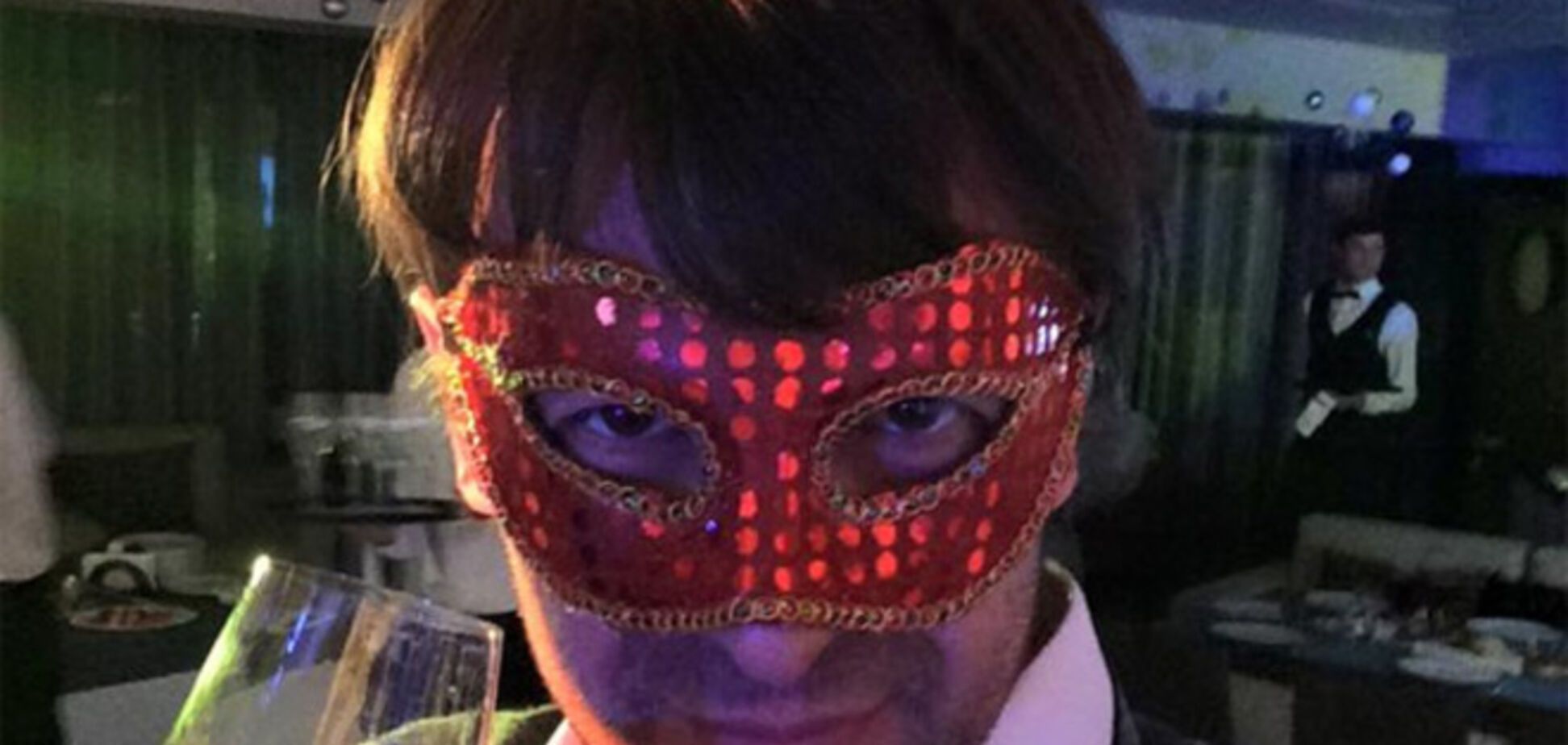 Шовковский в маске поздравил с Новым годом