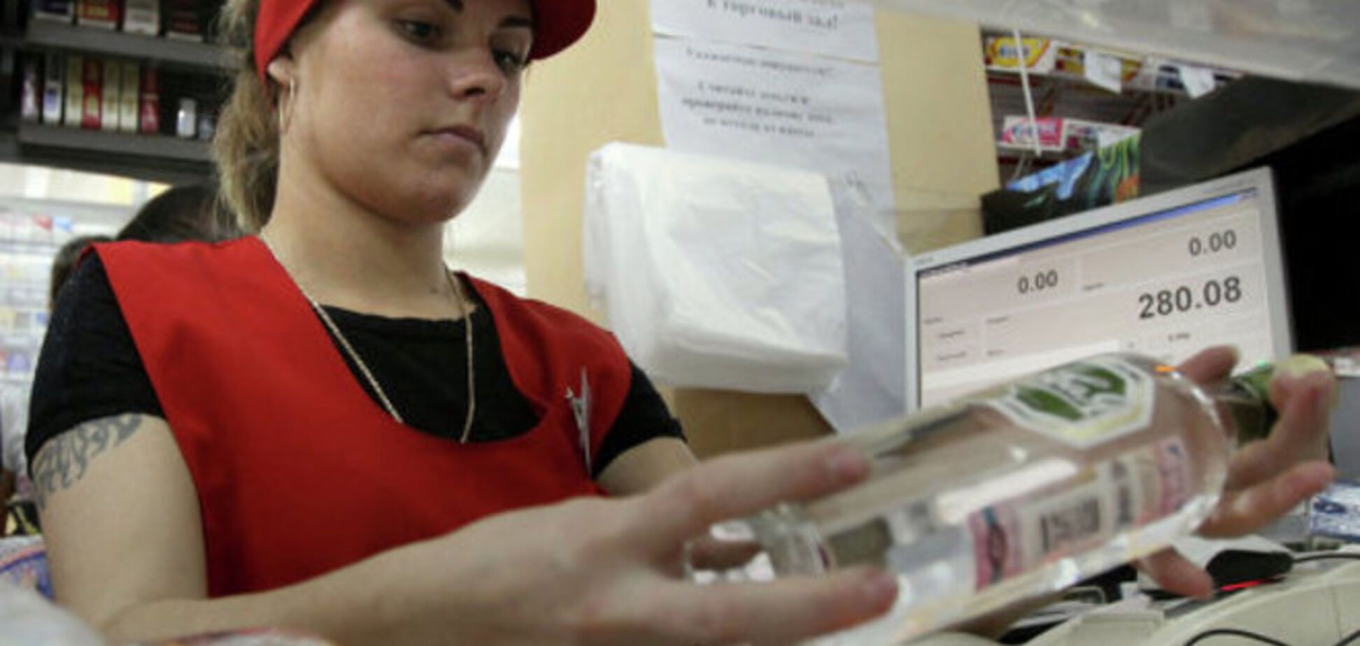 Немцов о снижении цены на водку в России: пьяному легче втюхать ложь