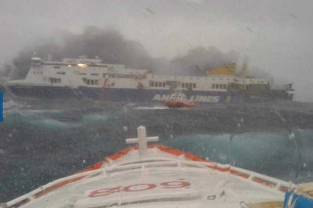 Число погибших на горящем пароме Norman Atlantic увеличилось, на борту до сих остаются 85 пассажиров