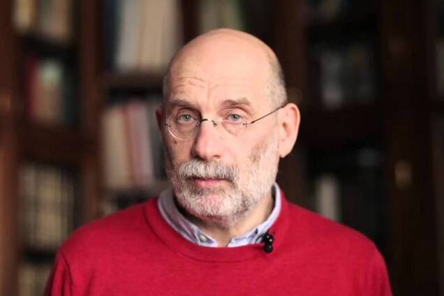 Акунин пожелал Путину заполучить хоть немножко мозгов