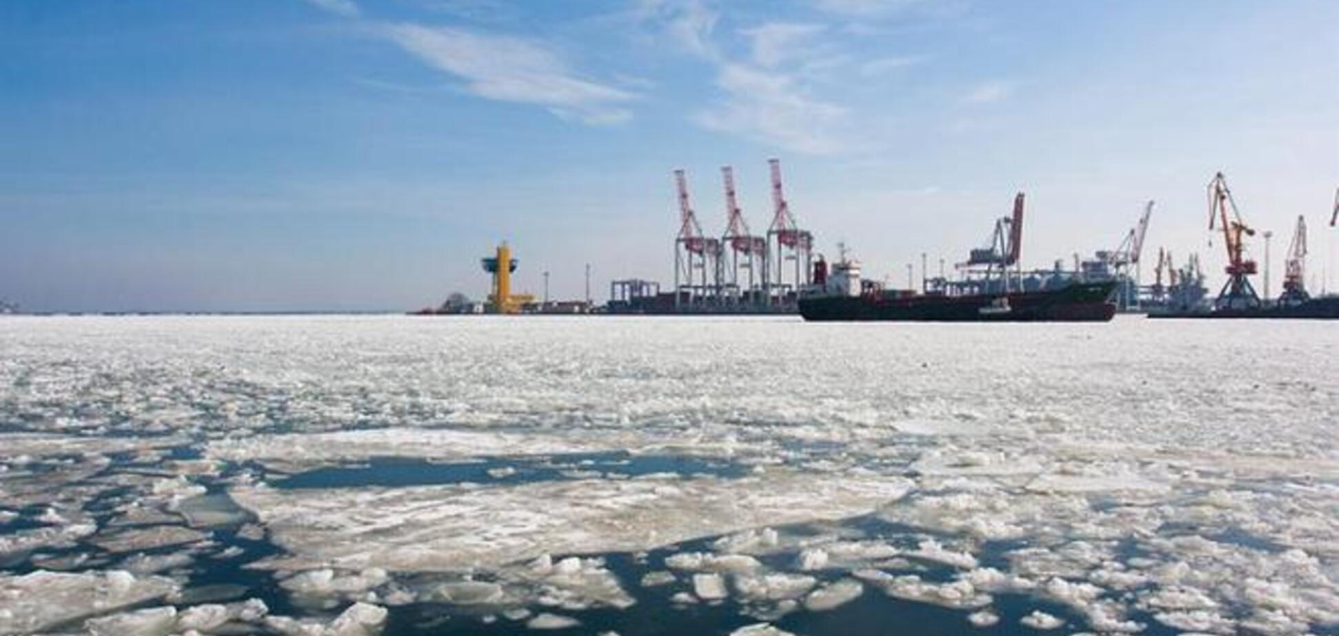 Керченскую переправу закрыли: шторм заблокировал 1500 авто