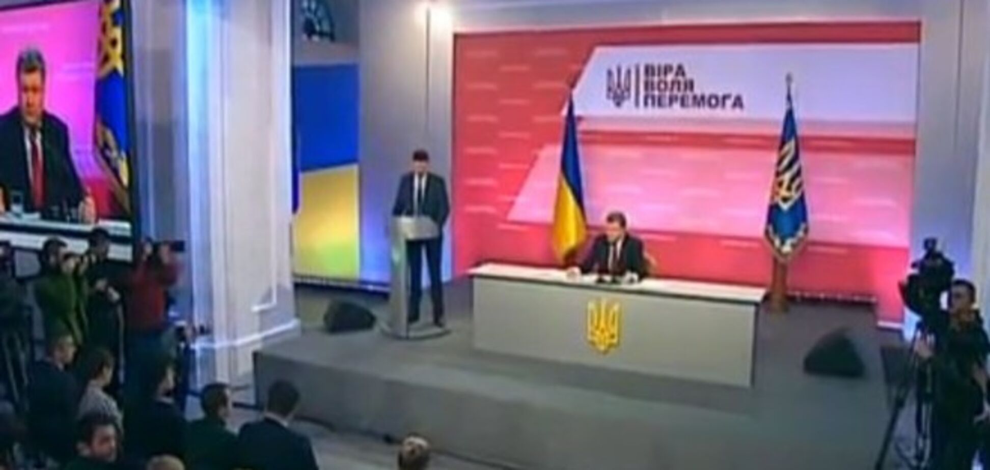 Порошенко назвал условие введения военного положения в Украине