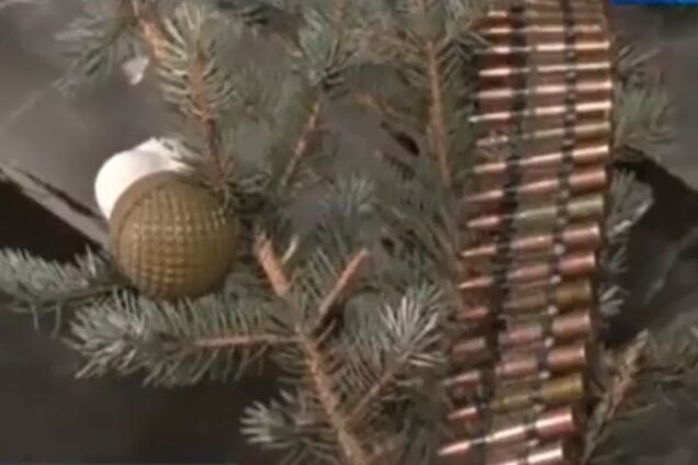 Террористы 'ДНР' все вокруг себя превращают в орудие смерти, даже елку: фотофакт