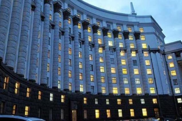 Под Кабмином около 70 человек требовали люстрации чиновников